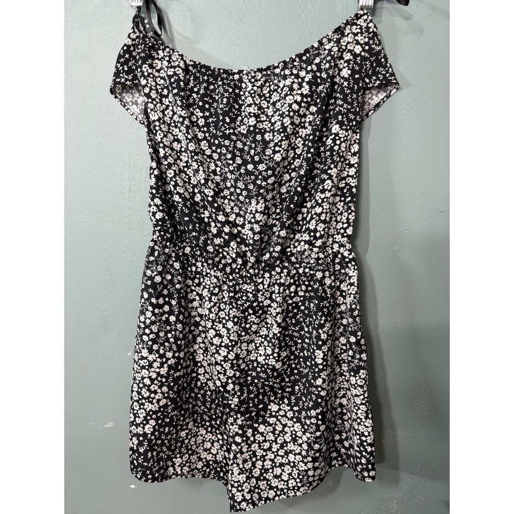 XXI Forever Black White Floral Off Shoulder Romper Medium Elastic Waist Pockets